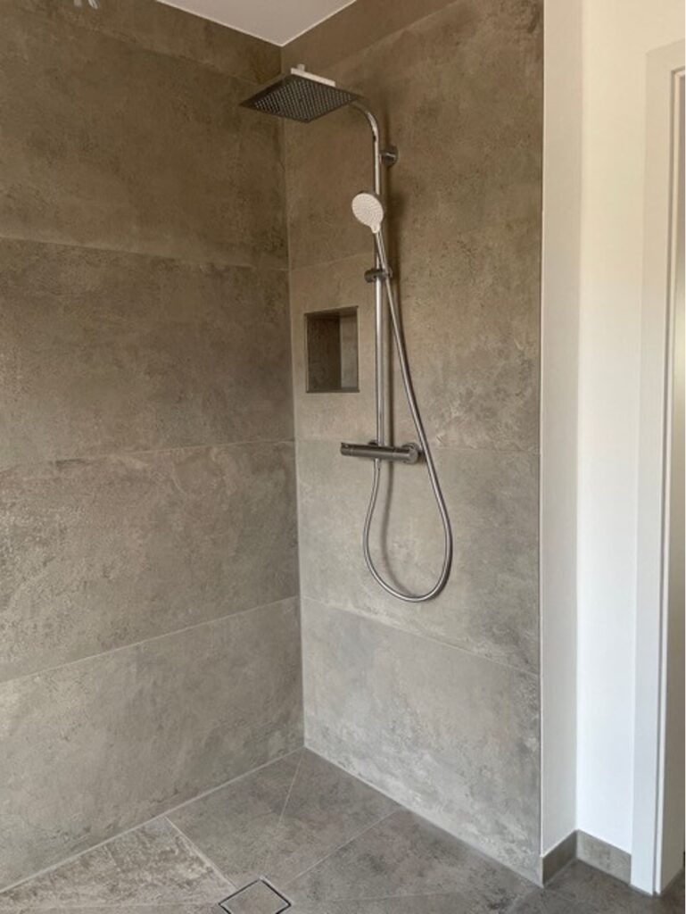 Barrierefreie Dusche bodentief
